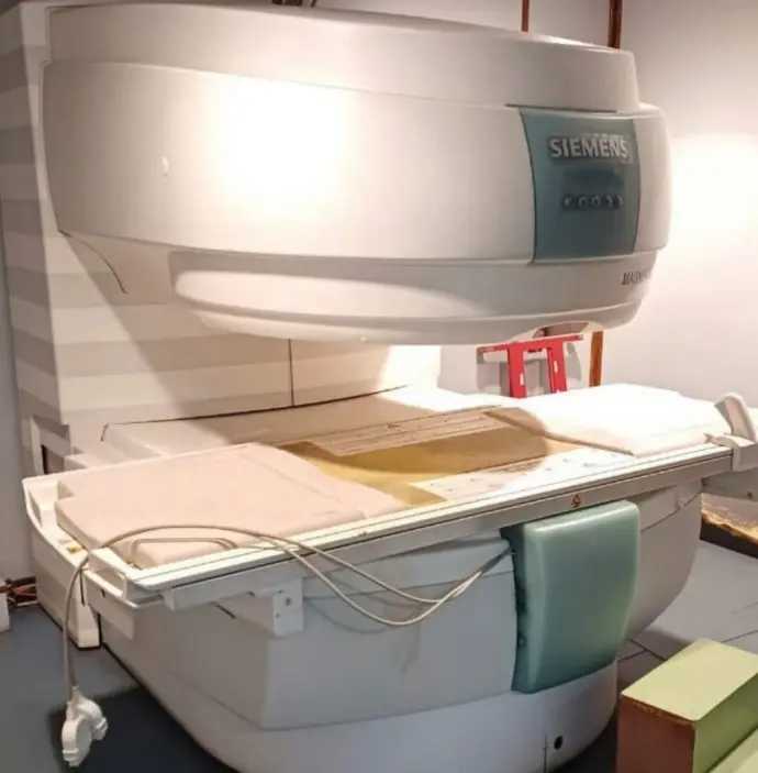 SIEMENS MAGNETOM C Open MRI (0.35 T)